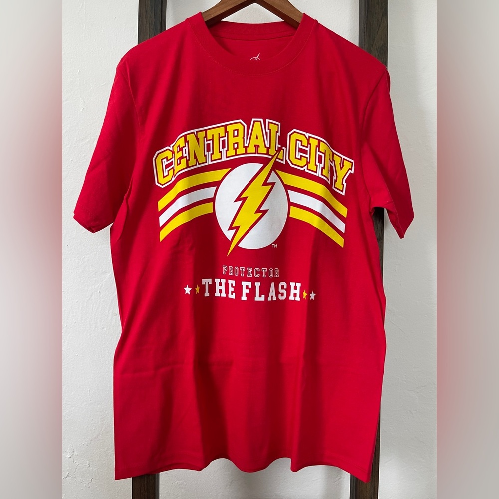 The Flash Central City Red Graphic T-Shirt "NWOT" Made in Mexico - Size: Large